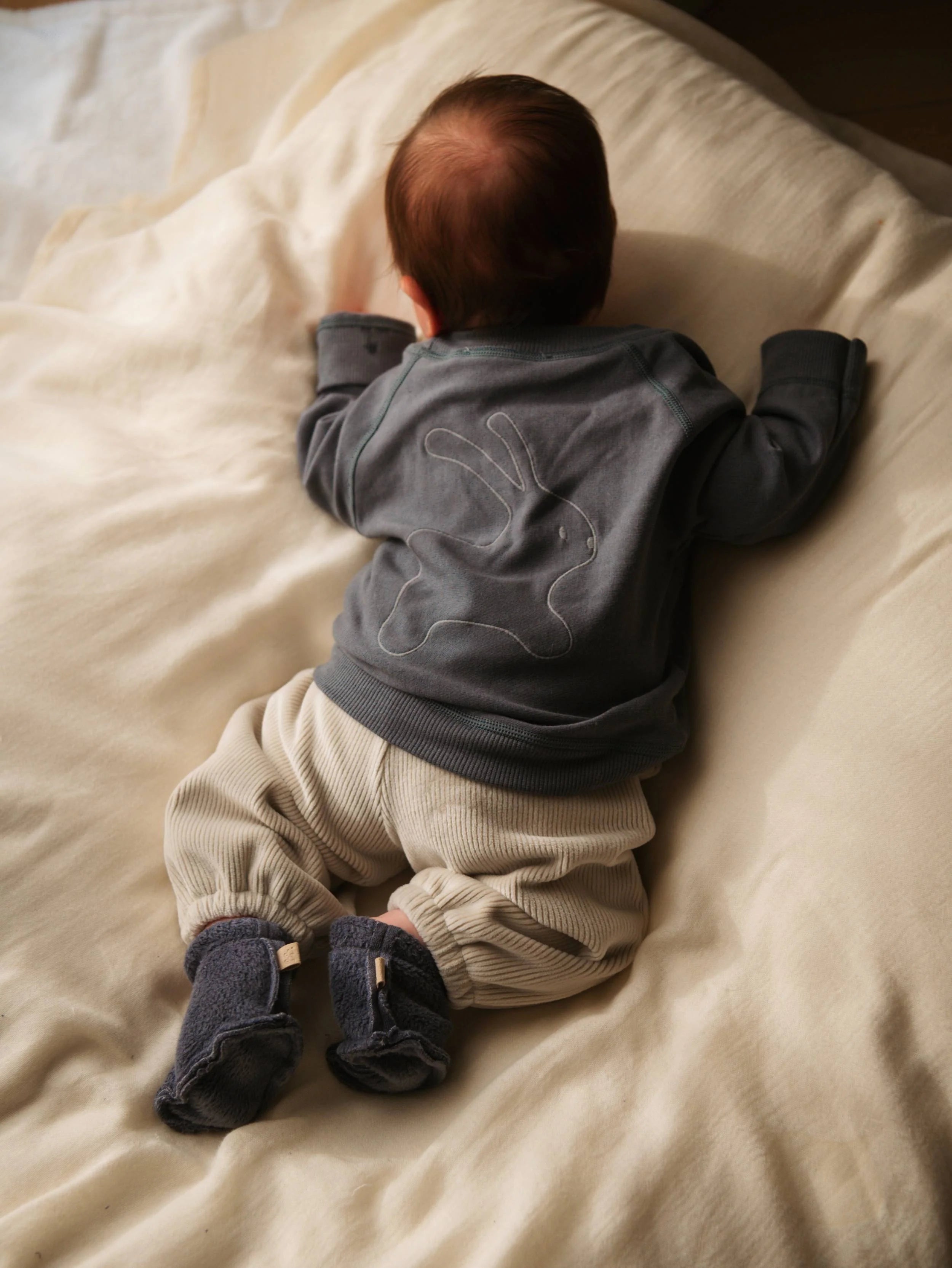 Maglia con ricamo coniglio - MIDNIGHT BLU 343 - Be Brave Boutique