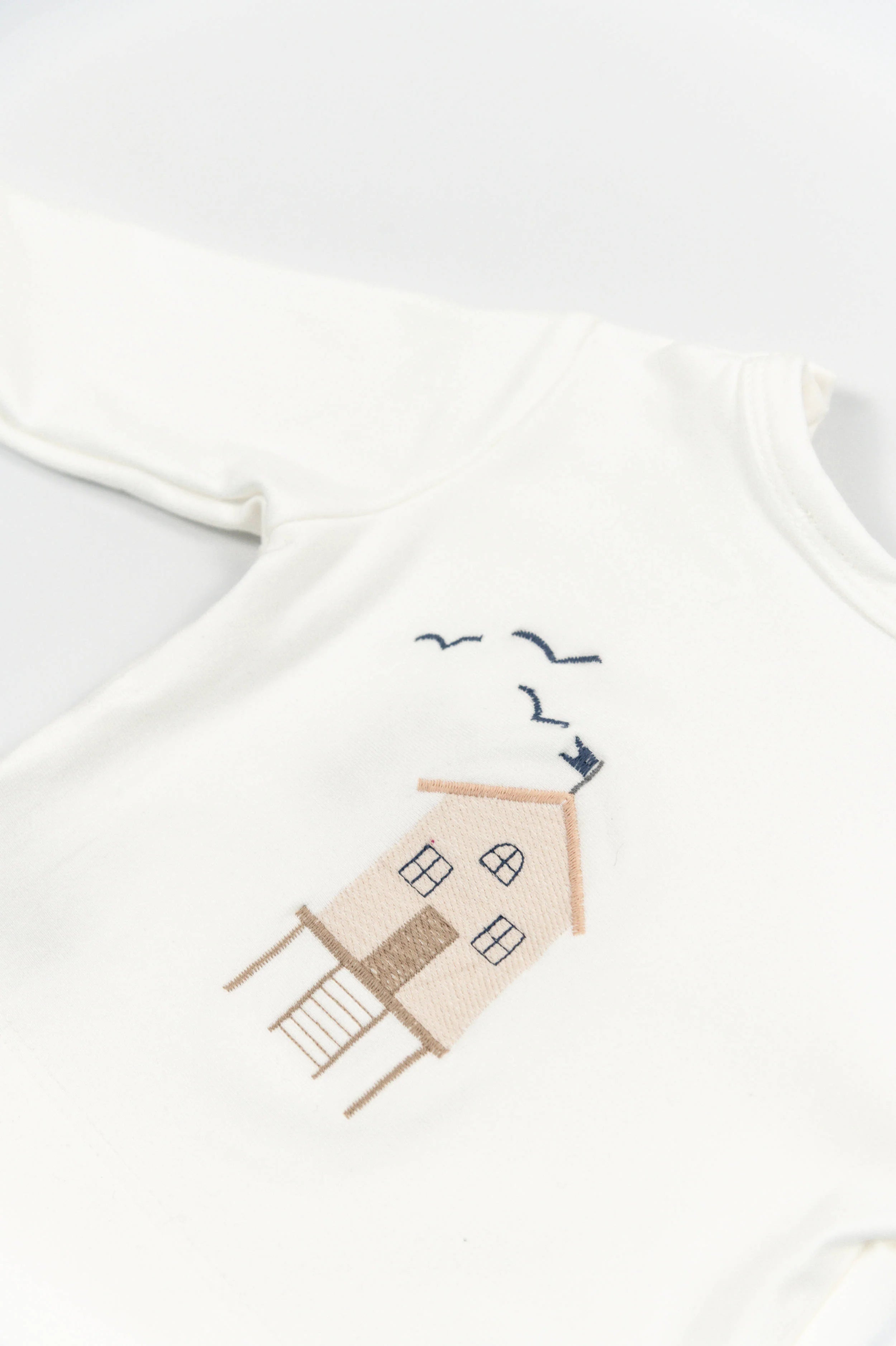 Maglia con ricamo Surf house - OFFWHITE 111