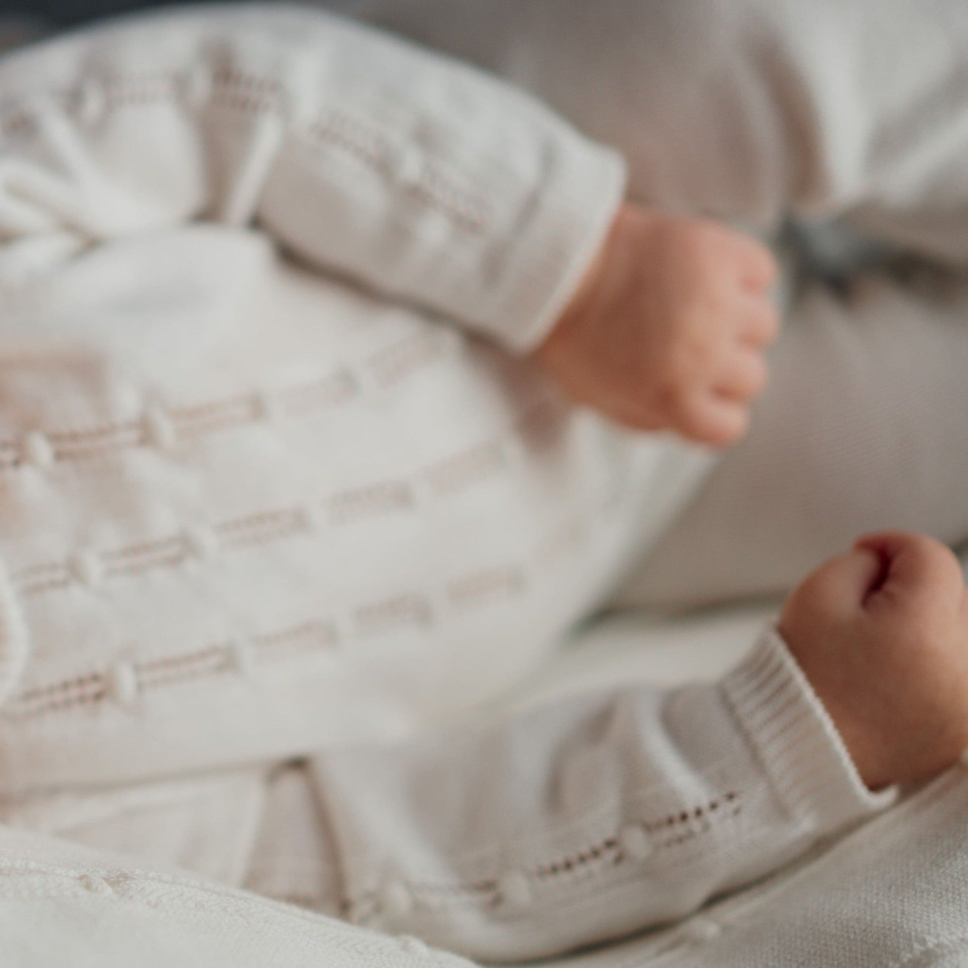 Completo nascita Bianco in cotone organico con piedini - Be Brave Boutique