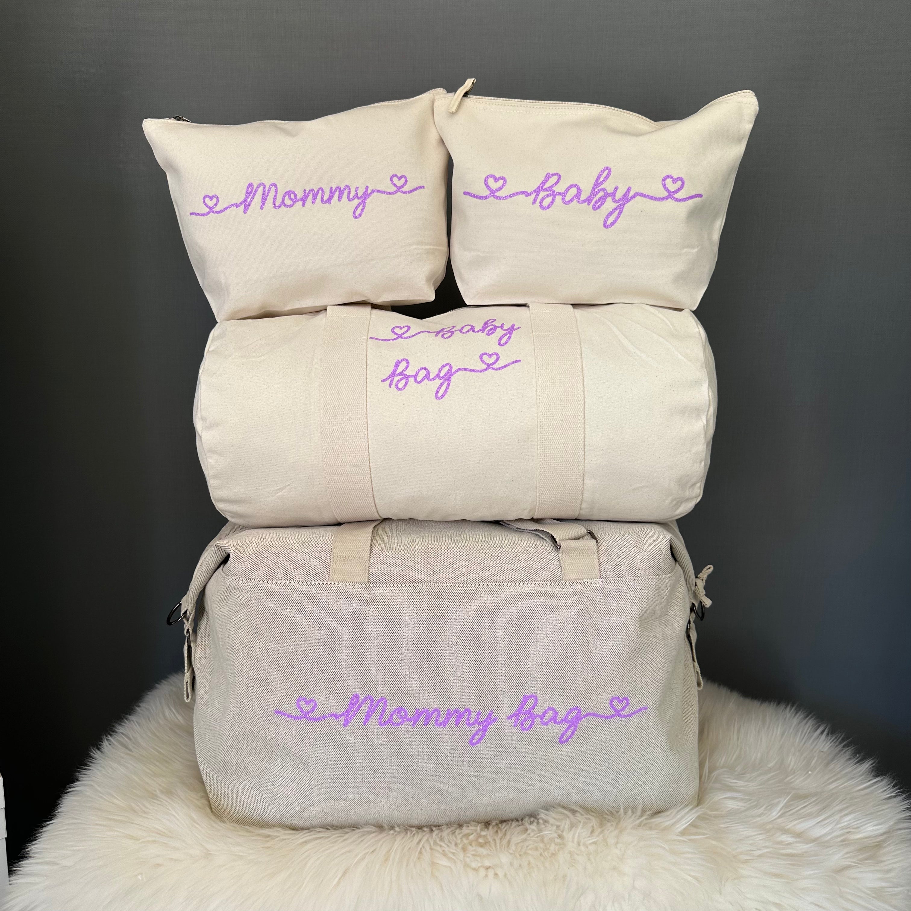 Borsone mamma, 1 borsone baby e 2 Pochette con cuoricini Lavanda Glitter - Be Brave Boutique