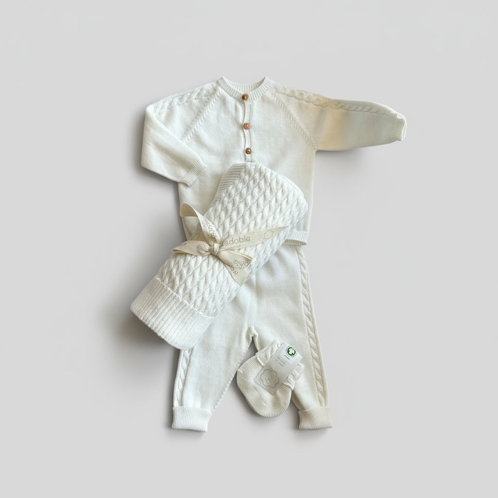 Completo nascita Bianco in cotone organico copertina più calzini - Be Brave Boutique
