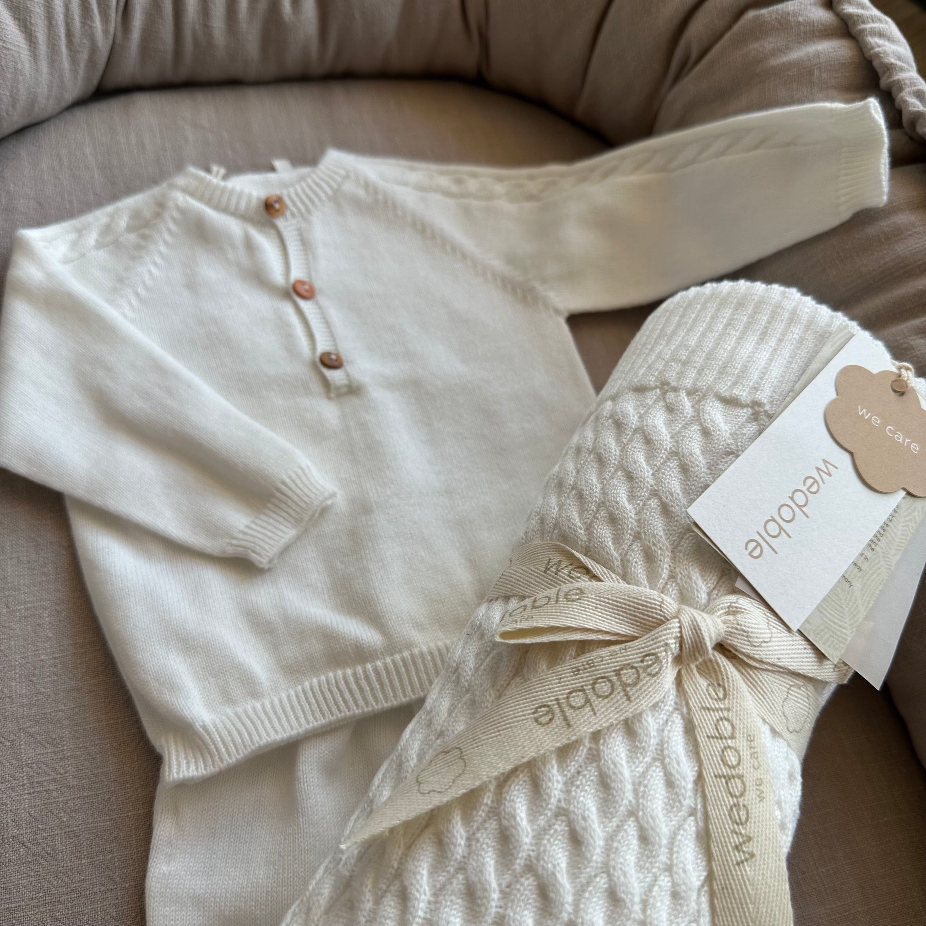 Completo nascita Bianco in cotone organico copertina più calzini - Be Brave Boutique