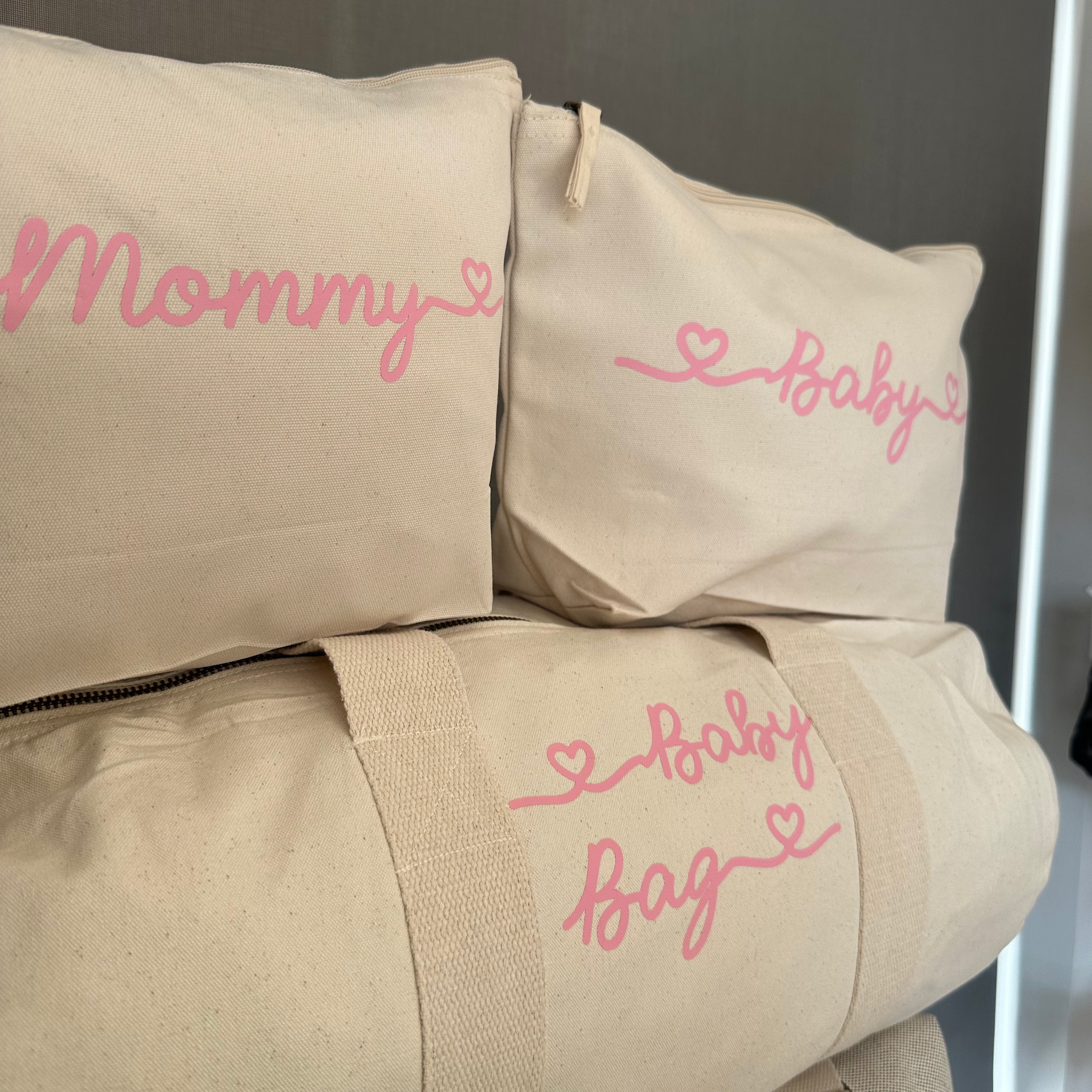 Borsone mamma, 1 borsone baby e 2 Pochette con cuoricini - Be Brave Boutique