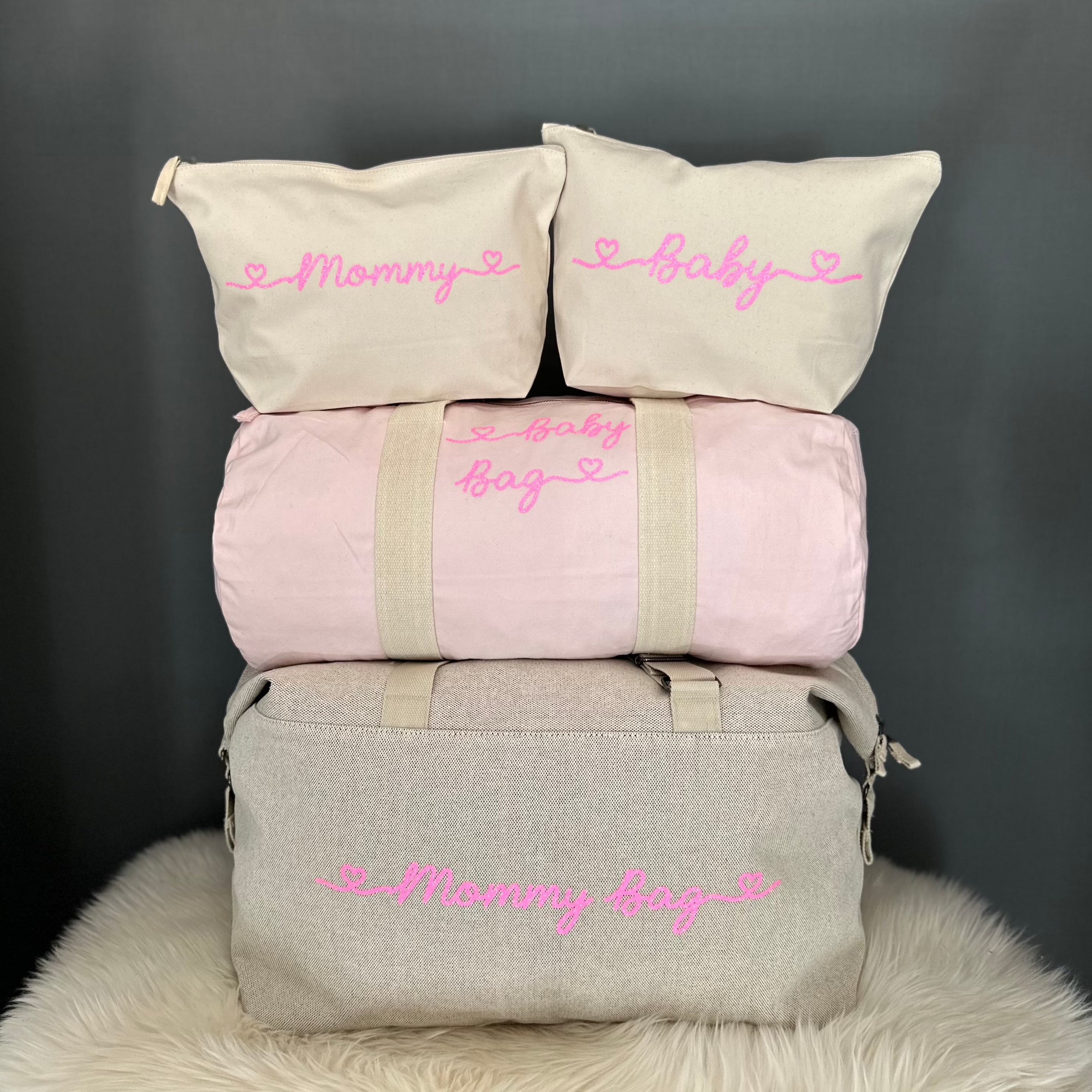 Borsone mamma, 1 borsone baby Rosa e 2 Pochette con cuoricini Barbie Glitter - Be Brave Boutique