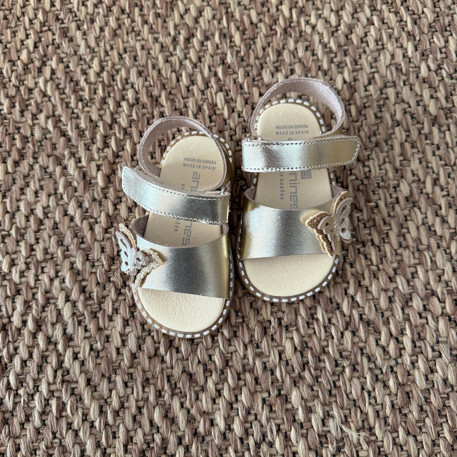 Sandali Andanines in Pelle Oro con dettaglio farfalla per bambina