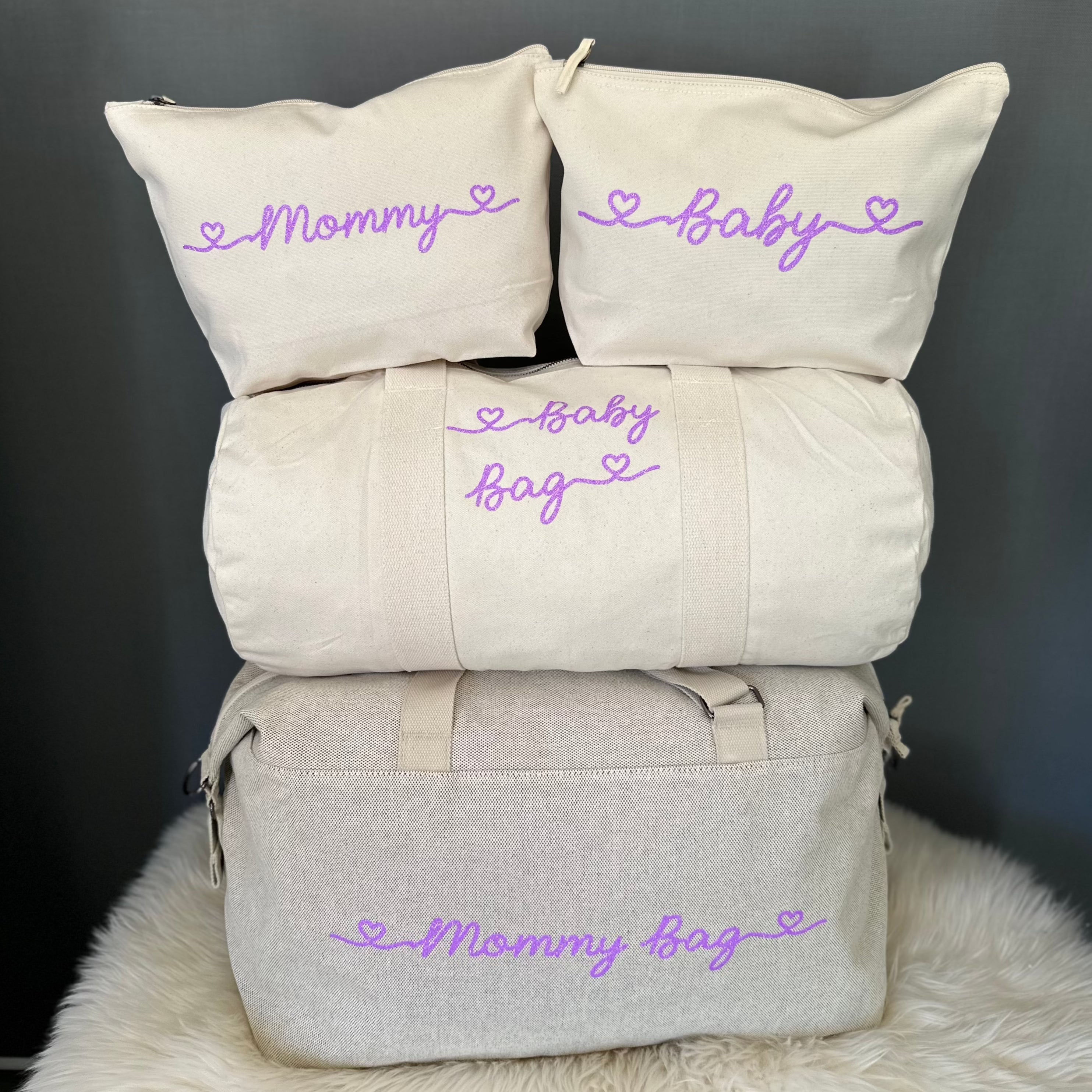 Borsone mamma, 1 borsone baby e 2 Pochette con cuoricini Lavanda Glitter - Be Brave Boutique