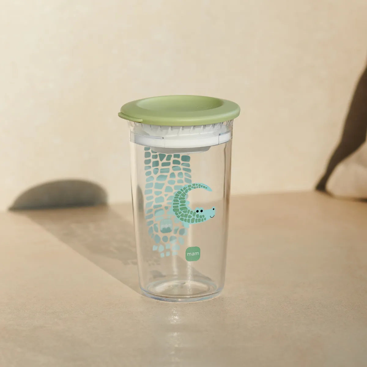 MAM Easy to Drink Cup 8+m Coccodrillo tazza per bambini con valvola anti goccia