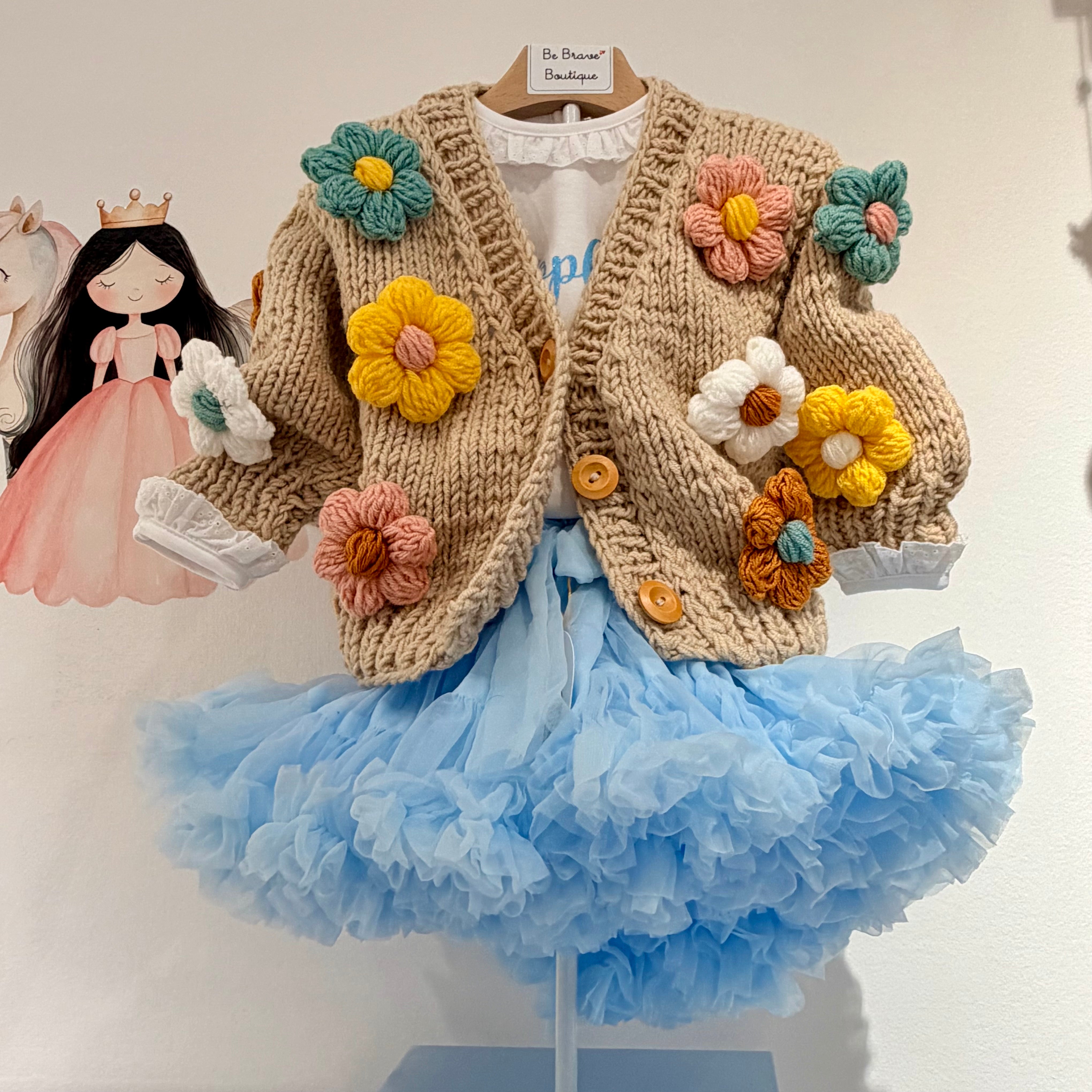 Cardigan per Bambina Fatto a Mano a Maglia con Fiori di Margherita