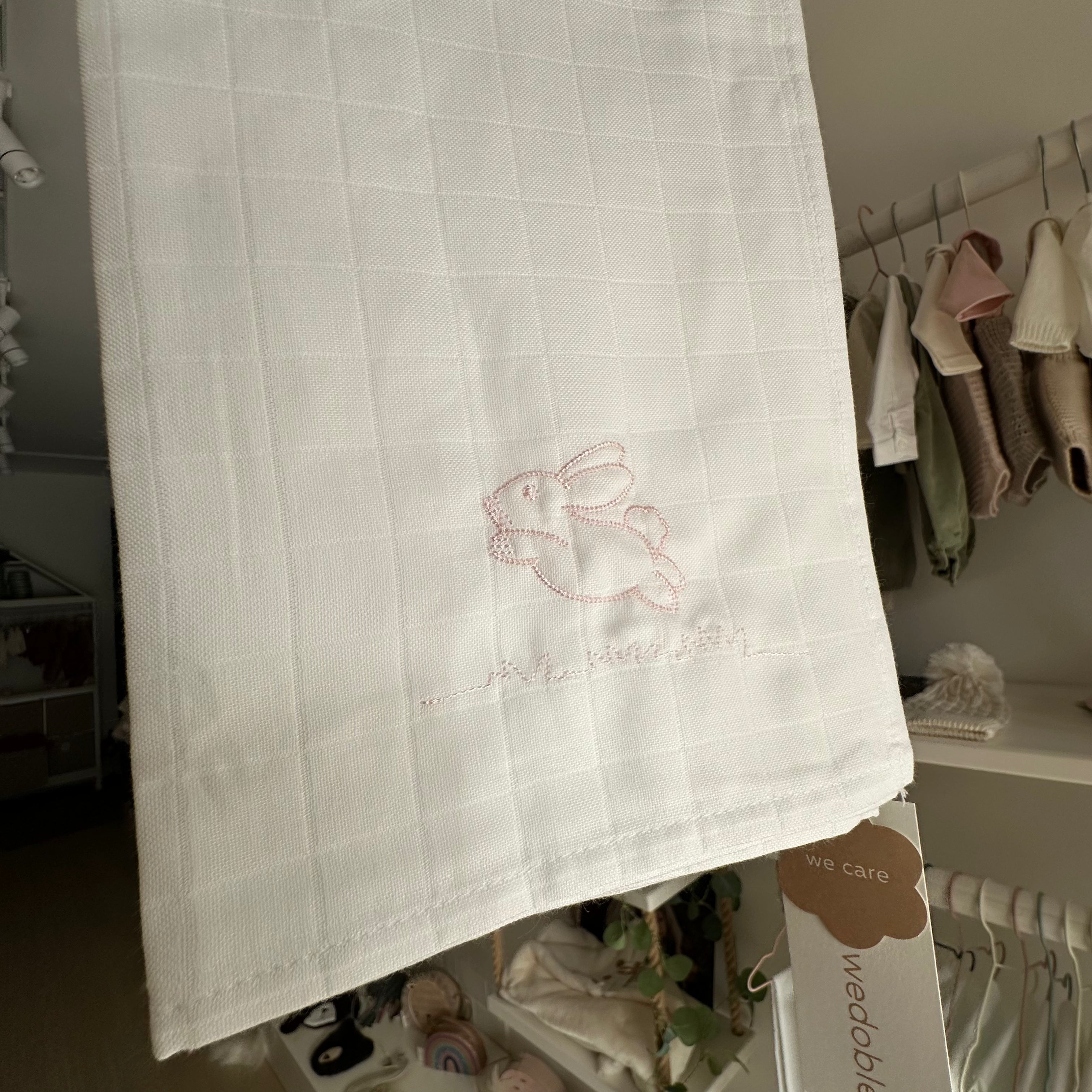 Wedoble Mussola in Cotone Ricamata Coniglietto Rosa - Be Brave Boutique