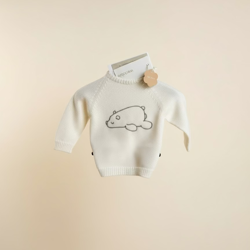 Completo THIS IS WINTER LOVE in lana morbida – maglia con ricamo orsetto e pantaloni a costine