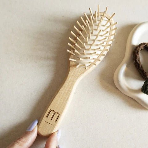 Shampoo nutriente e districante + Spazzola ovale capelli