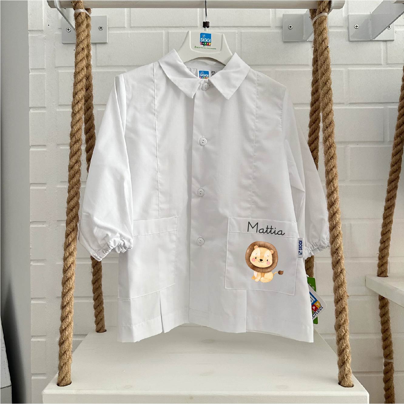 Grembiule Siggi Bimbo Personalizzabile con nome e Leoncino Cucciolo - Be Brave Boutique