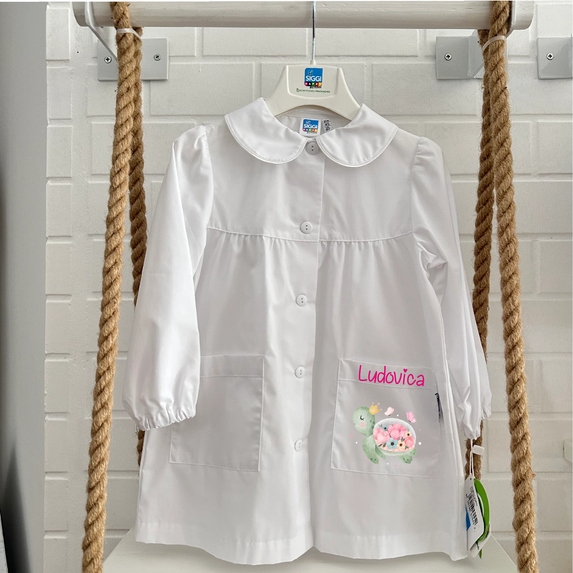 Grembiule Siggi Bimba Personalizzabile con nome e Trataruga Fiori - Be Brave Boutique