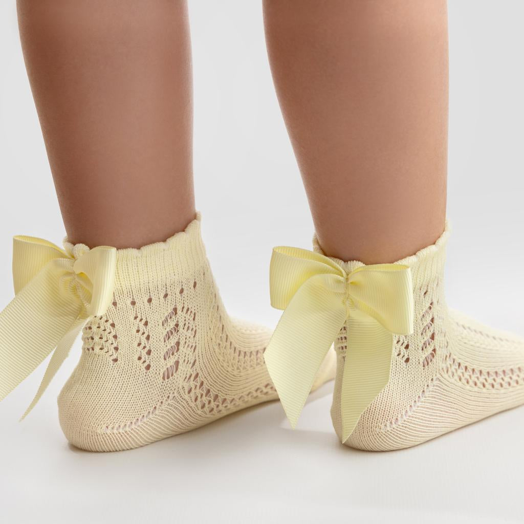 Calze bimba basse con fiocco traforate Yellow Meia Pata - Be Brave Boutique