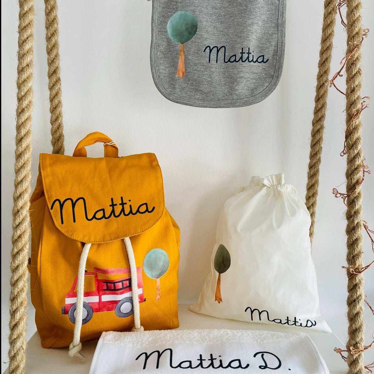 Set asilo Mini Zaino, Sacchetto cambi, asciugamani e bavetta pompieri - Be Brave Boutique