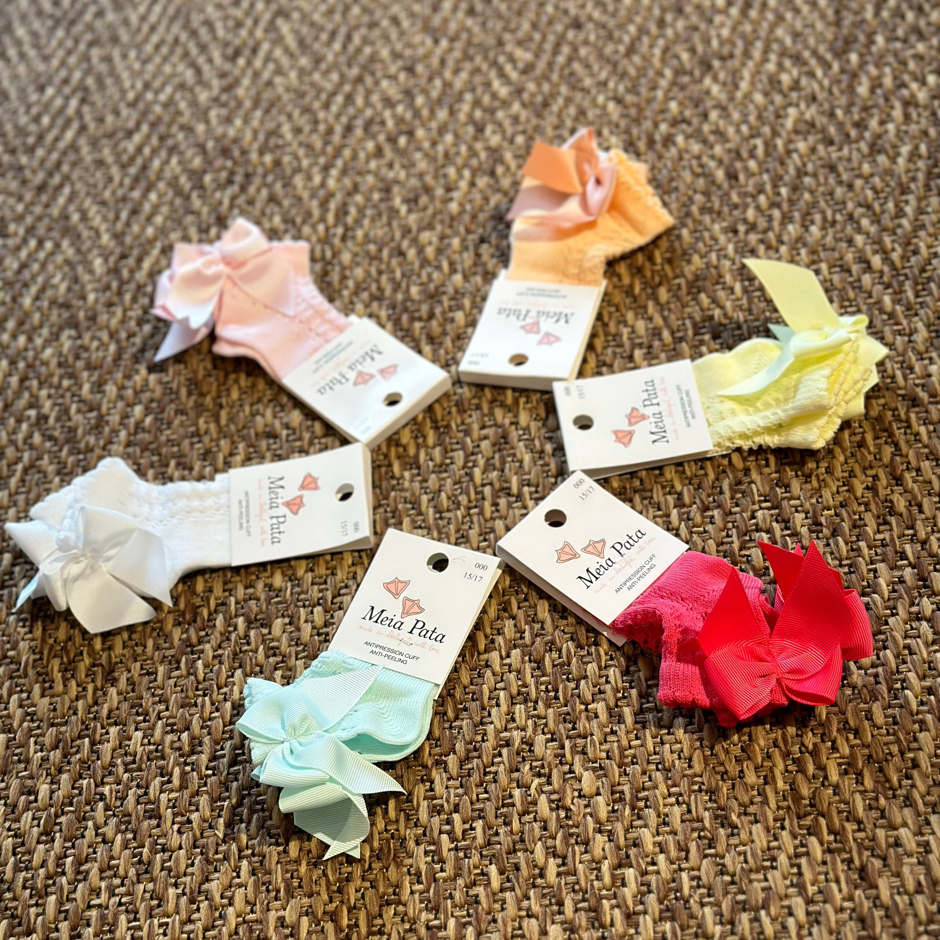 Calze bimba basse con fiocco traforate Water Green Meia Pata - Be Brave Boutique