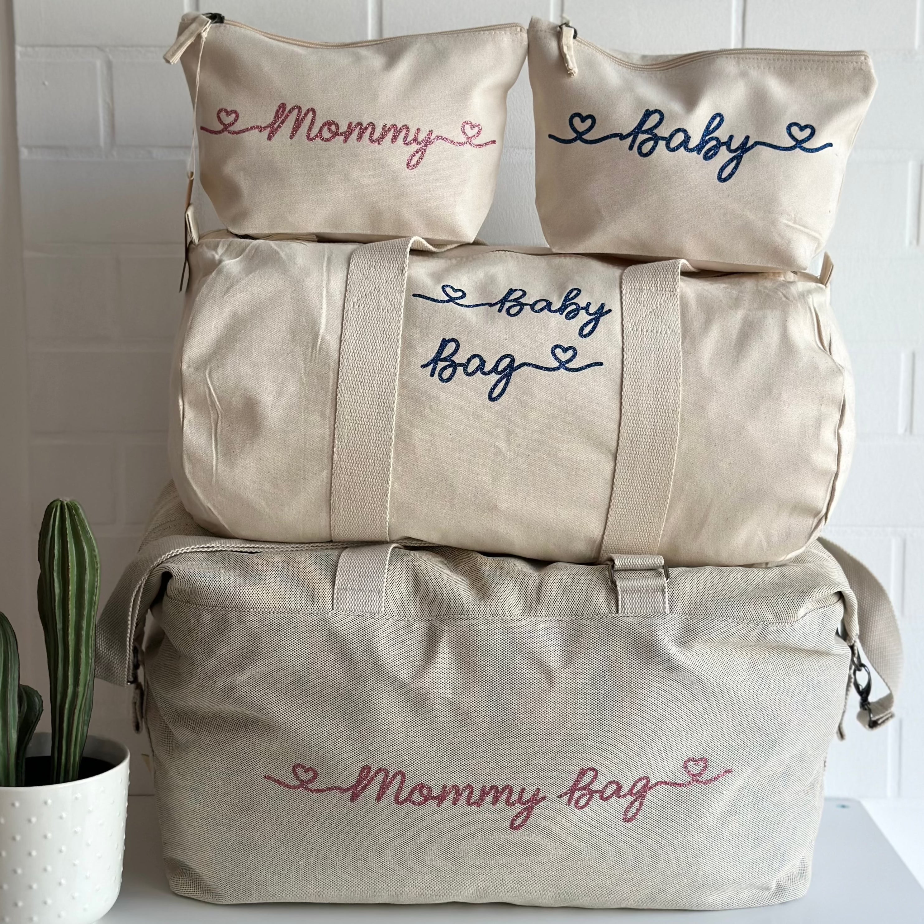 Borsone mamma glitter Rosa 1 borsone baby glitter Blu e 2 Pochette con cuoricini - Be Brave Boutique