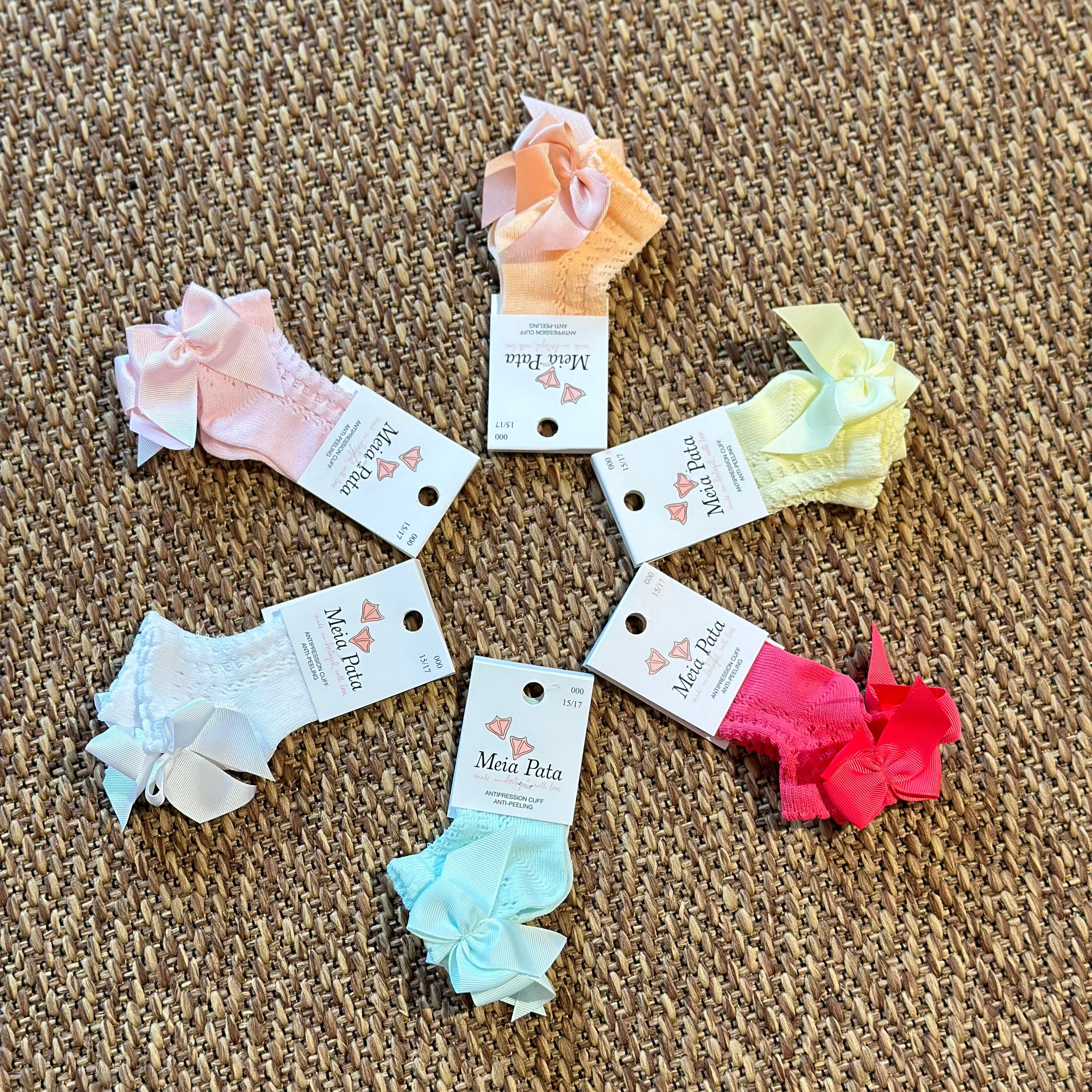 Calze bimba basse con fiocco traforate Baby pink Meia Pata - Be Brave Boutique