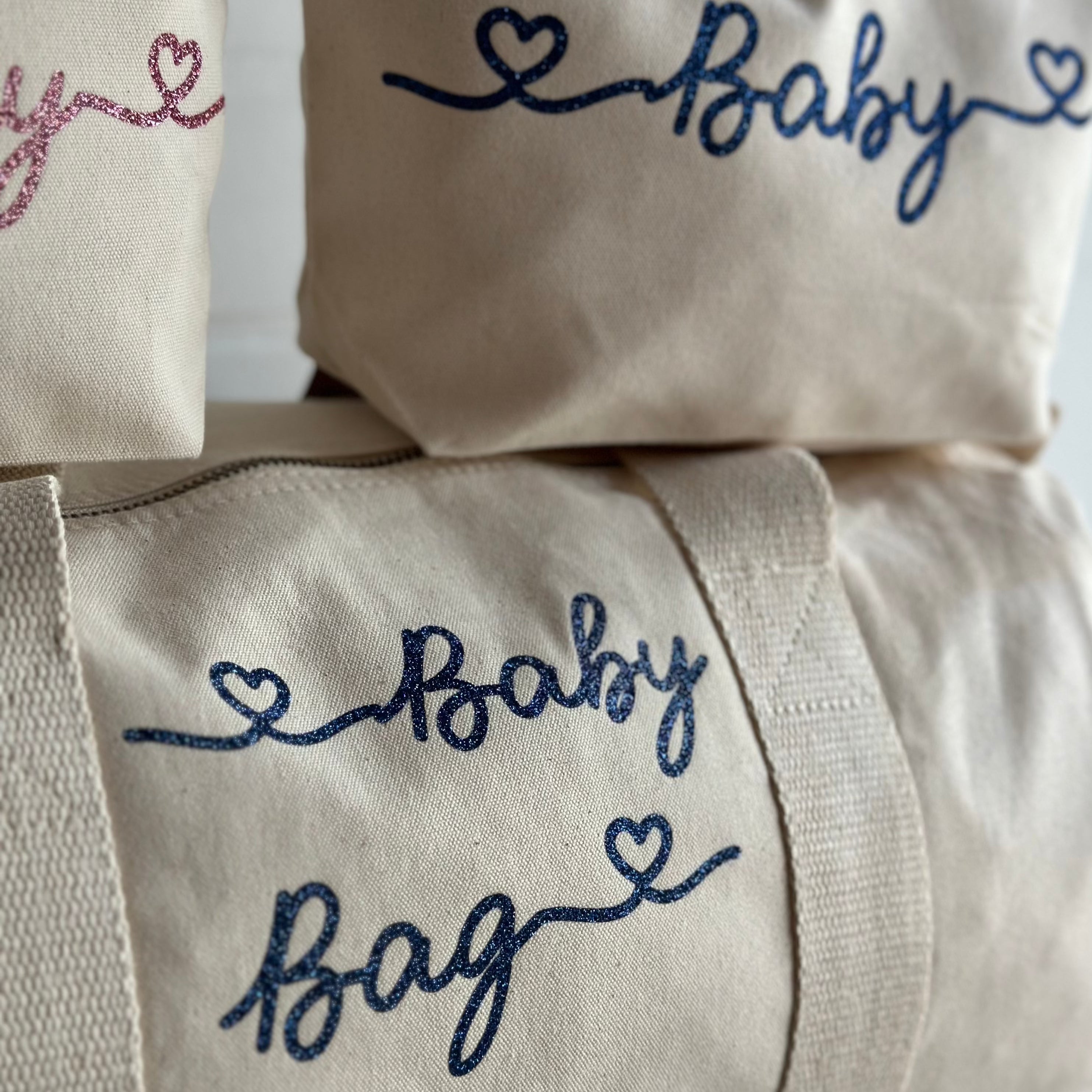 Borsone mamma glitter Rosa 1 borsone baby glitter Blu e 2 Pochette con cuoricini - Be Brave Boutique