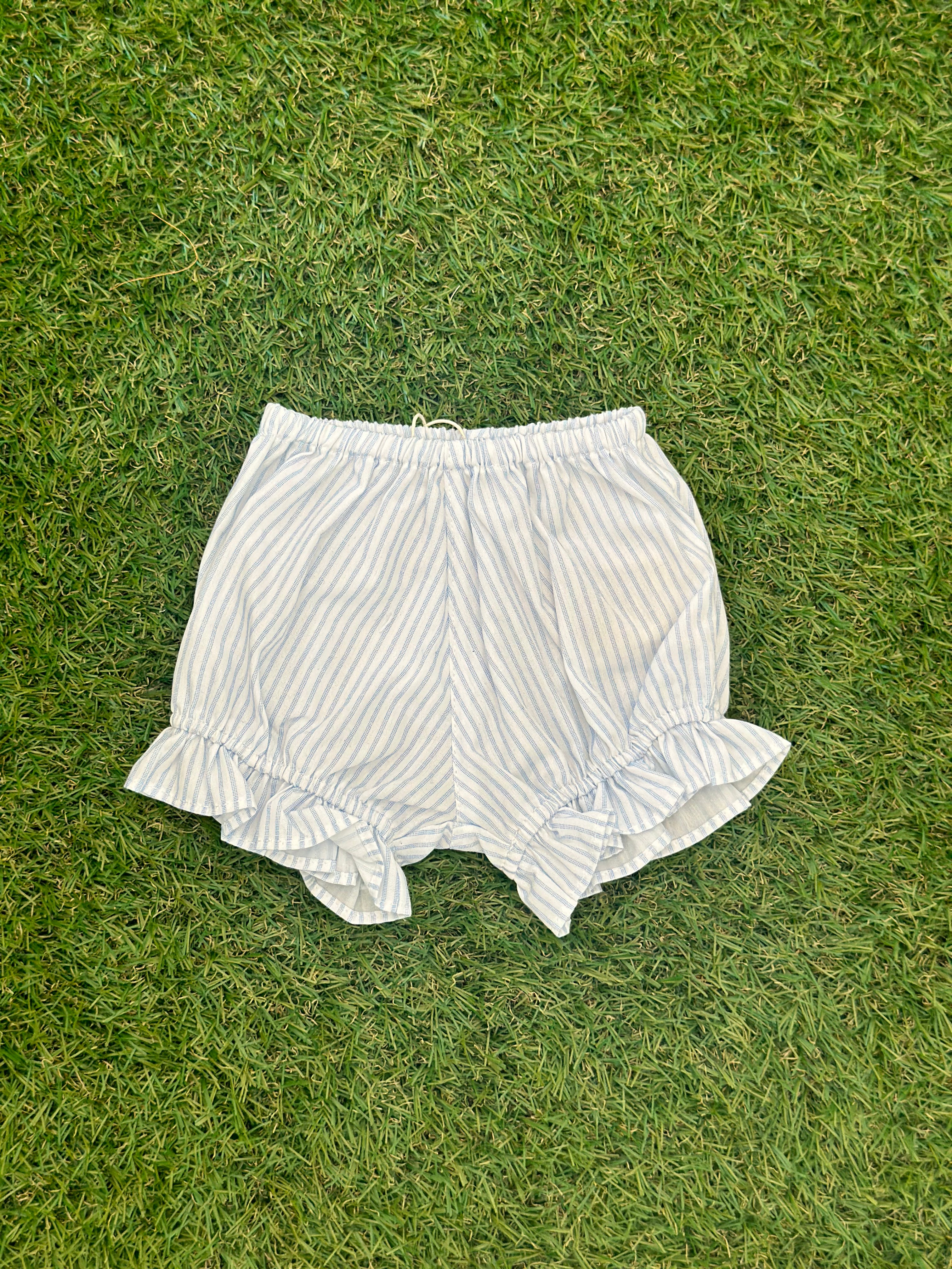Shorts in leggerissimo cotone con motivo a righe e voant - Be Brave Boutique
