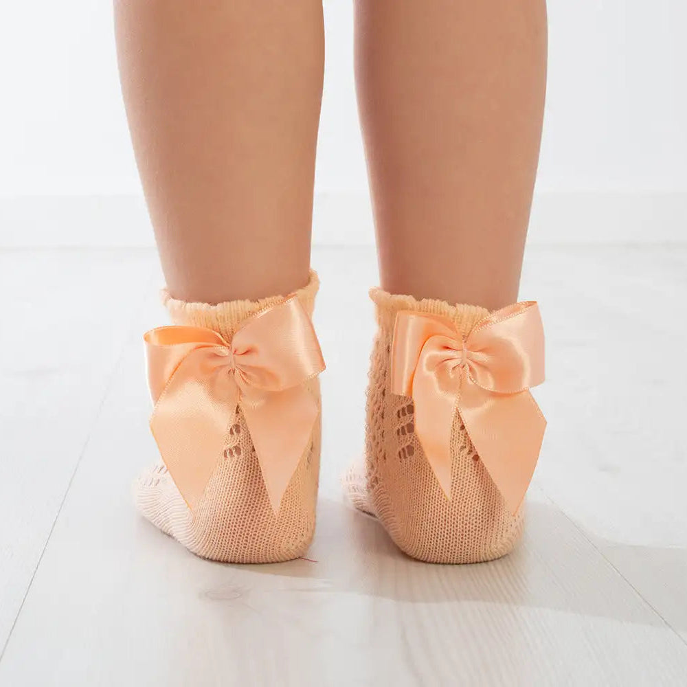 Calze bimba basse con fiocco traforate Peach Meia Pata - Be Brave Boutique