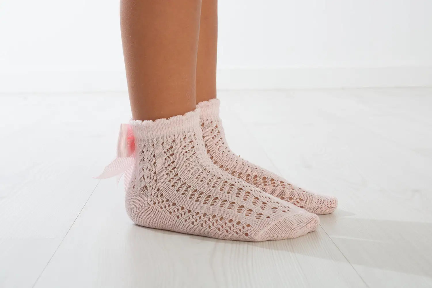 Calze bimba basse con fiocco traforate Baby pink Meia Pata - Be Brave Boutique