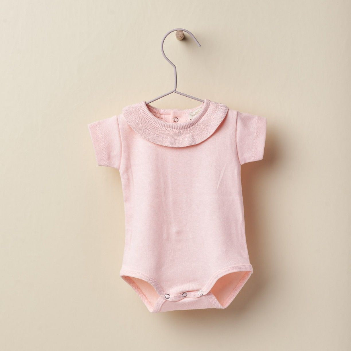 T shirt a body Rosa con colletto - Be Brave Boutique