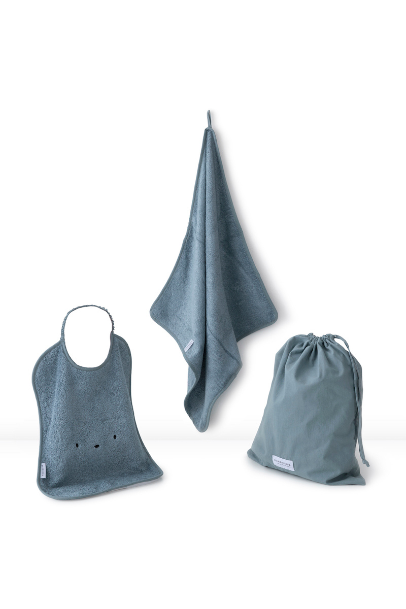 BAMBOOM Set Asilo 3pezzi: asciugamano, bavaglio, sacca -spugna- - Be Brave Boutique