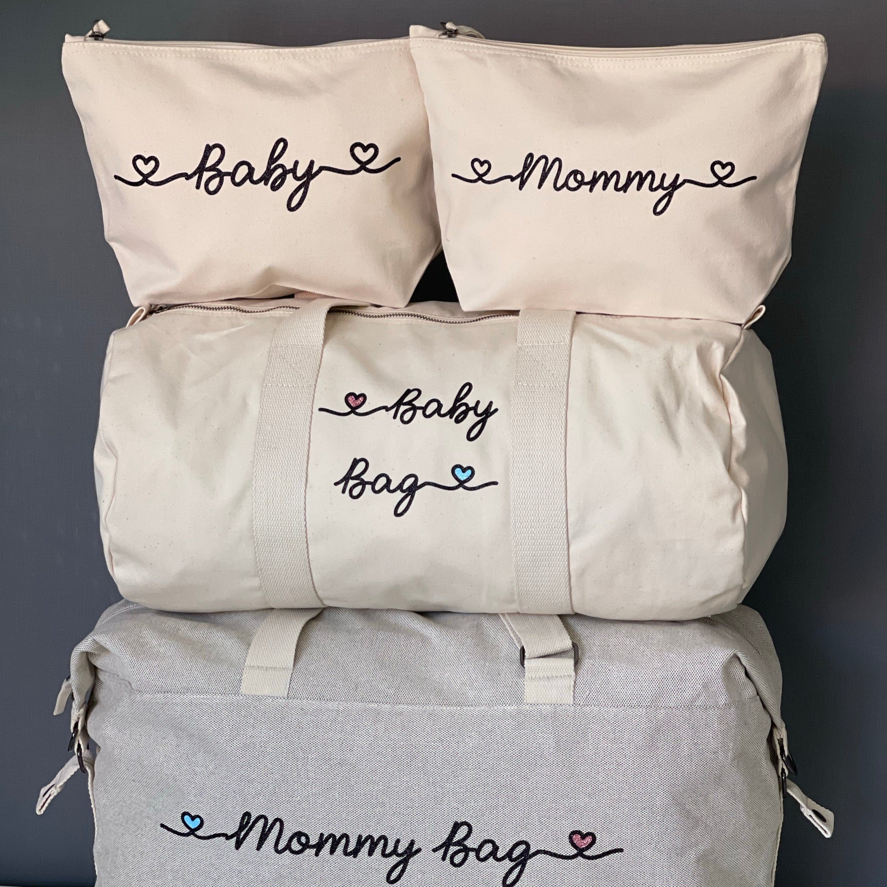 Borsone mamma, 1 borsone baby e 2 Pochette con cuoricini Rosa/Azzurro - Be Brave Boutique