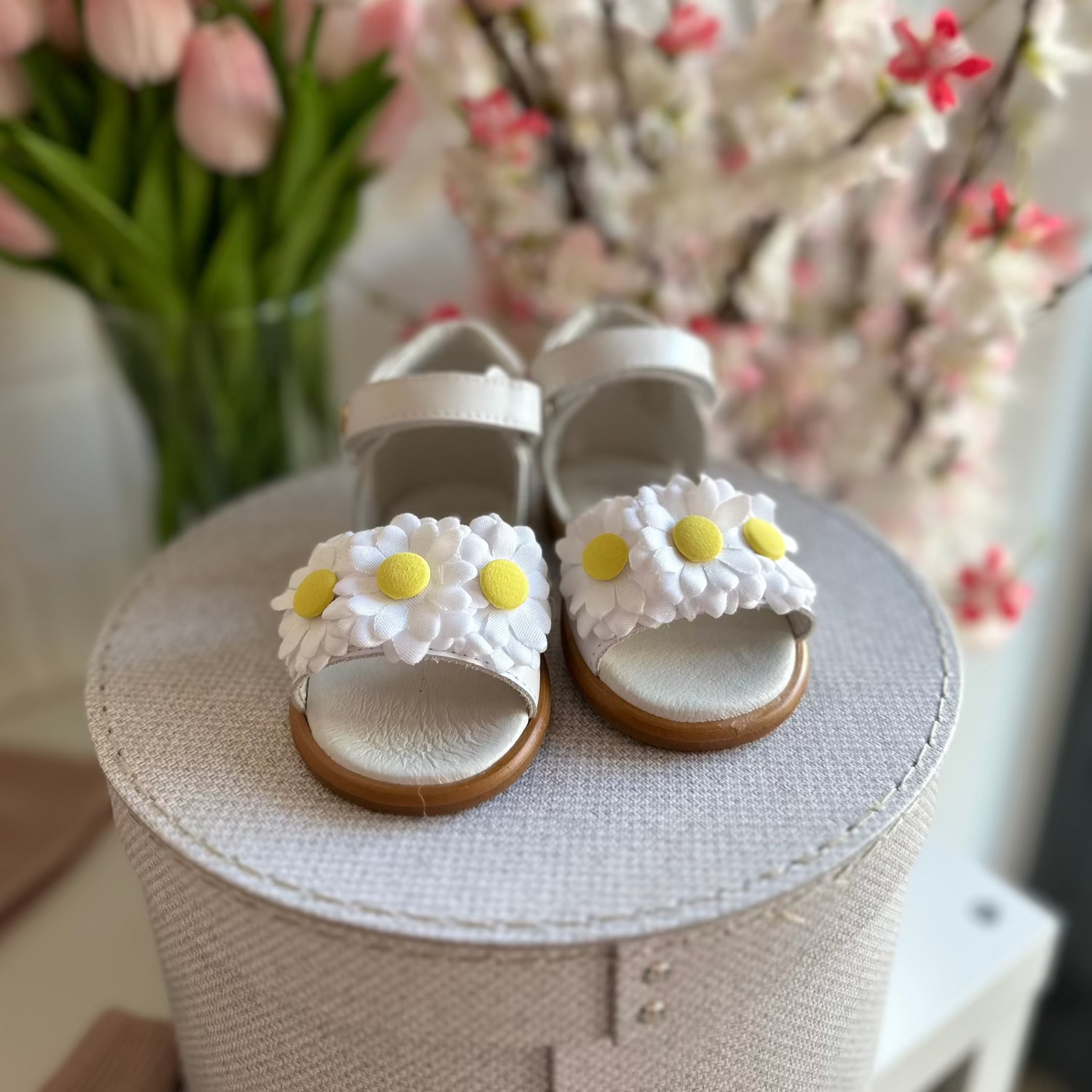 ANDANINES sandali cerimonia bianchi con Margherite e plantare anatomico - Be Brave Boutique