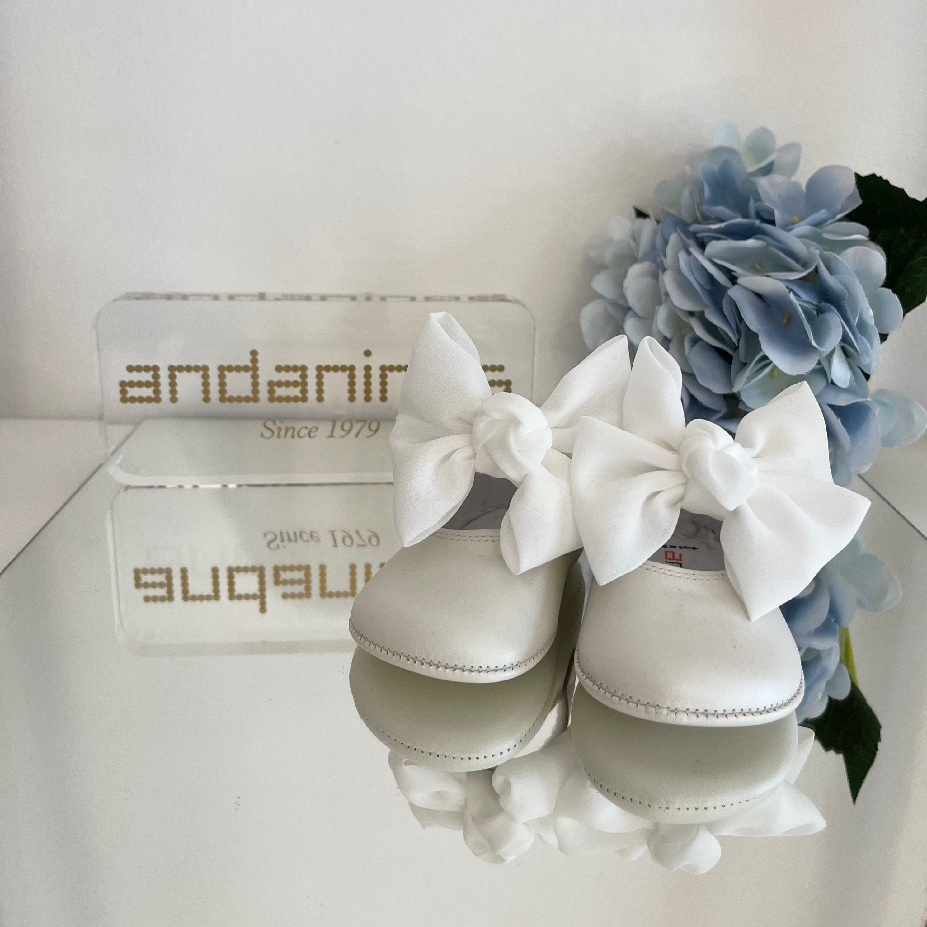 Scarpine morbide da culla con fiocco Bianco - Be Brave Boutique