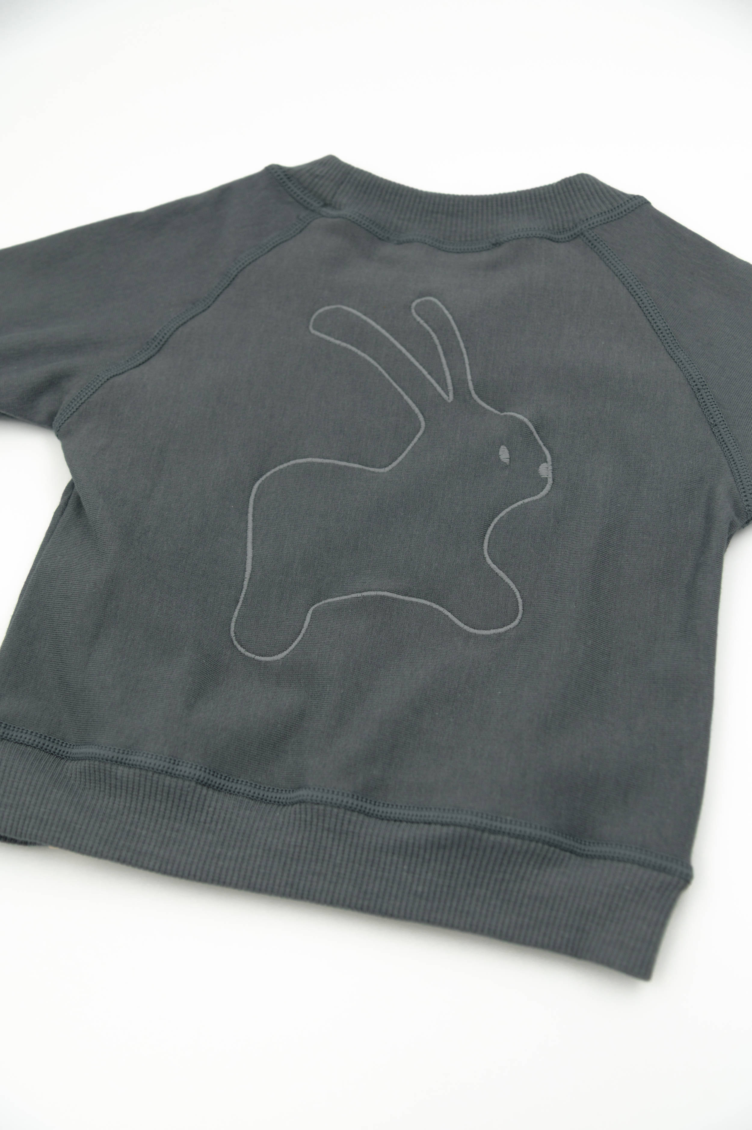 Maglia con ricamo coniglio - MIDNIGHT BLU 343 - Be Brave Boutique