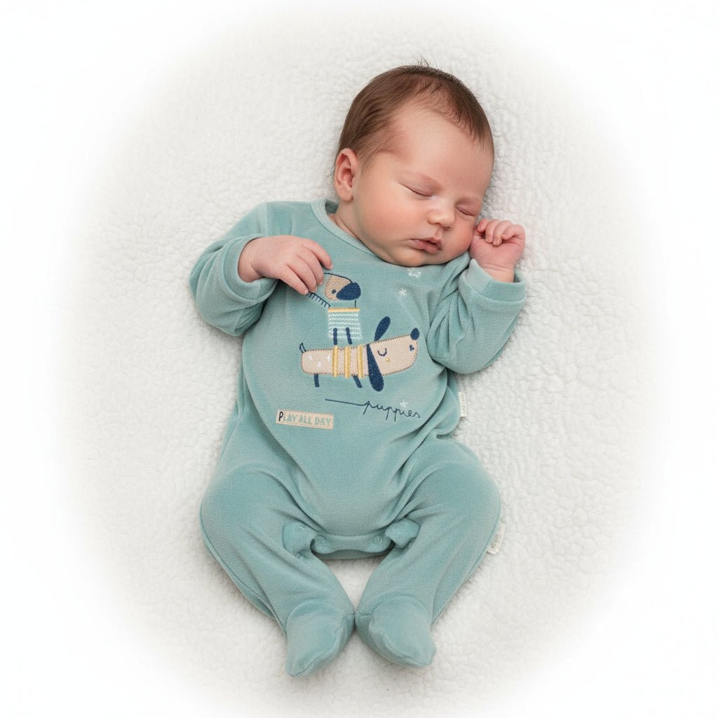 Tutina Neonato in Ciniglia Verde Acqua con Cagnolini “Play All Day”