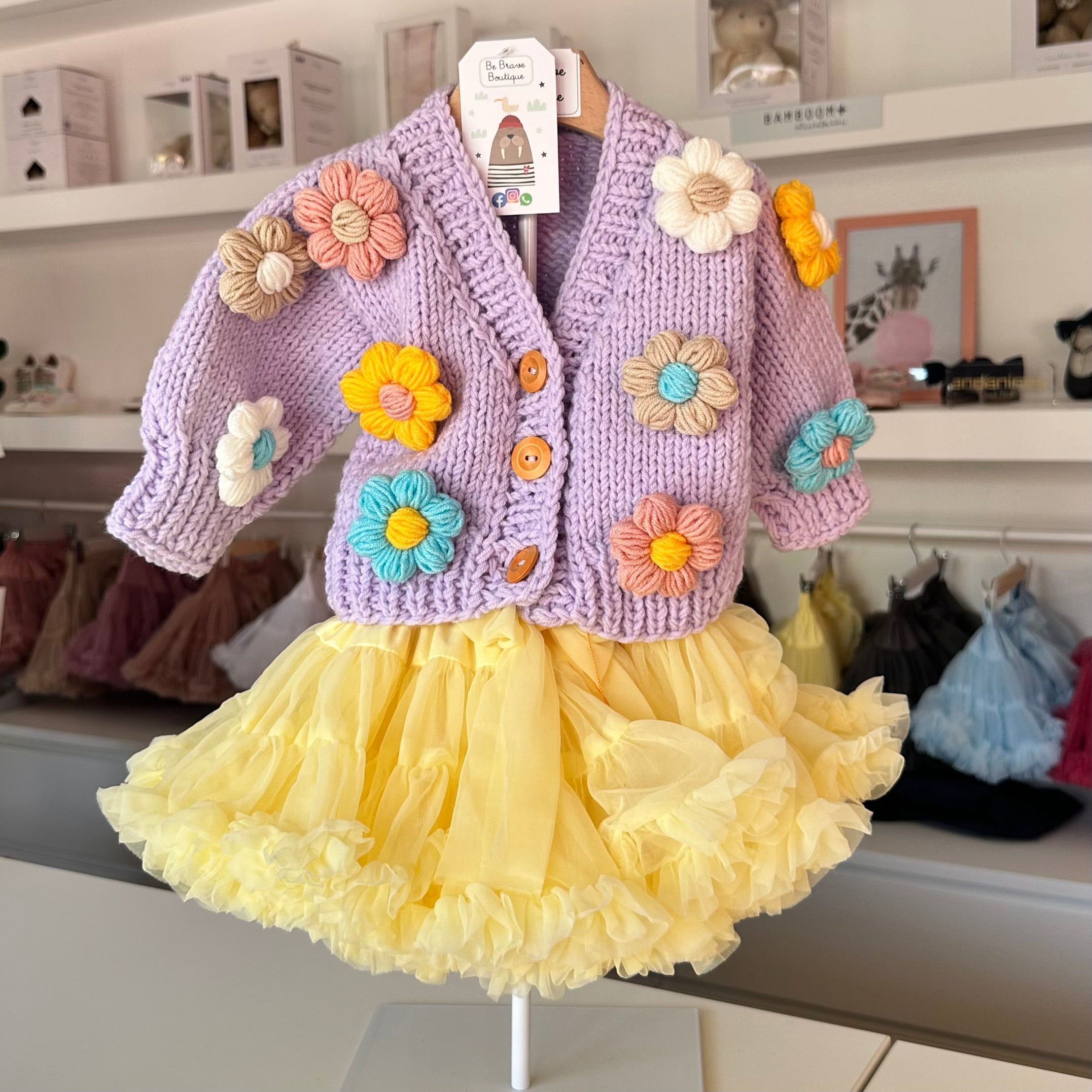 Cardigan per Bambina Fatto a Mano a Maglia con Fiori di Margherita