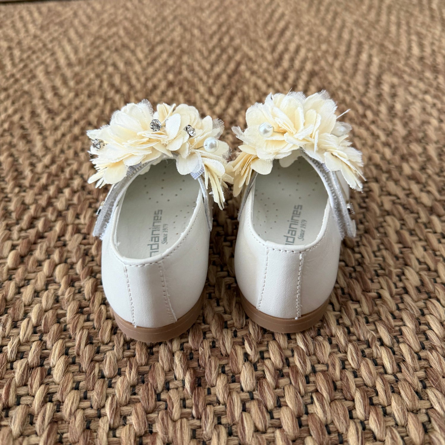 Ballerine Andanines per bambina Panna e dettagli cristallo