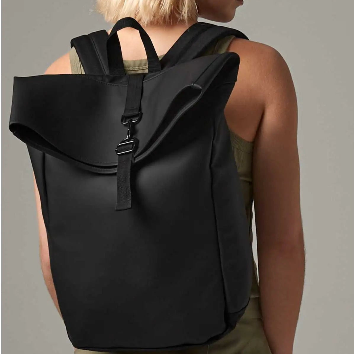 Zaino in tessuto riciclato Roll-Top idrorepellente  Nero - Be Brave Boutique