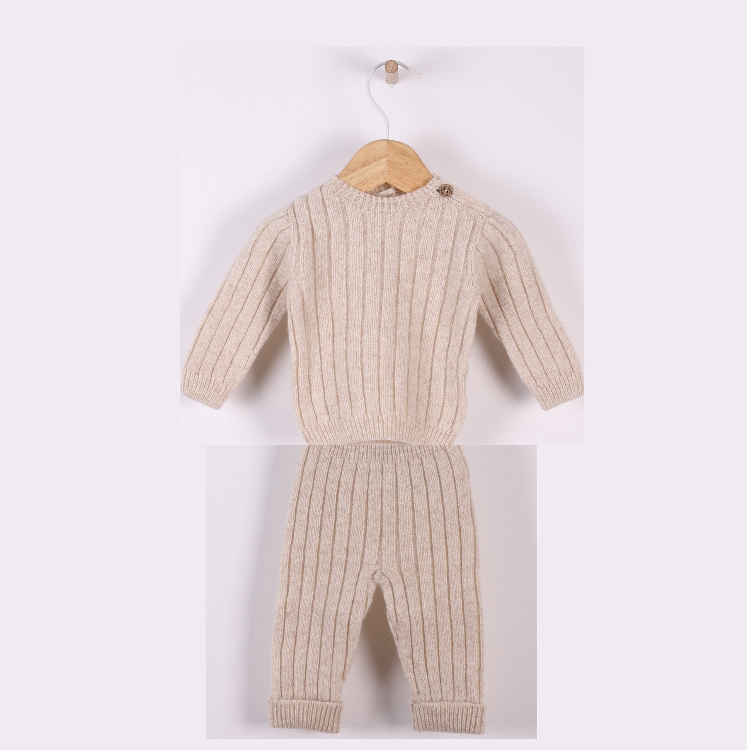 Completo BUNNY AND FRIENDS in lana merino extrafine – maglia e pantaloni neonato