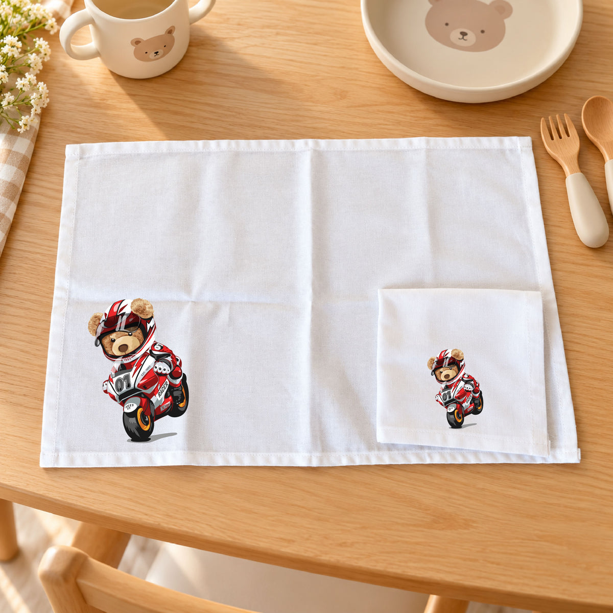 Tovaglietta Asilo Bambino Personalizzata – Set Pappa con Nome Orsetto in Moto