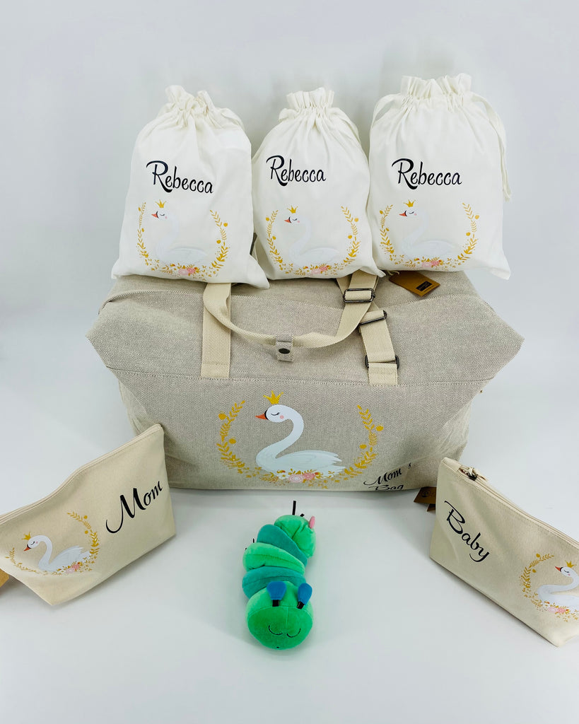 1 Borsone mamma, 1 borsone baby, 2 pochette MEDIE O LARGE  e 3 sacchi in cotone organico ABBINATI E PERSONALIZZATI fantasia mamma cigno - Be Brave Boutique