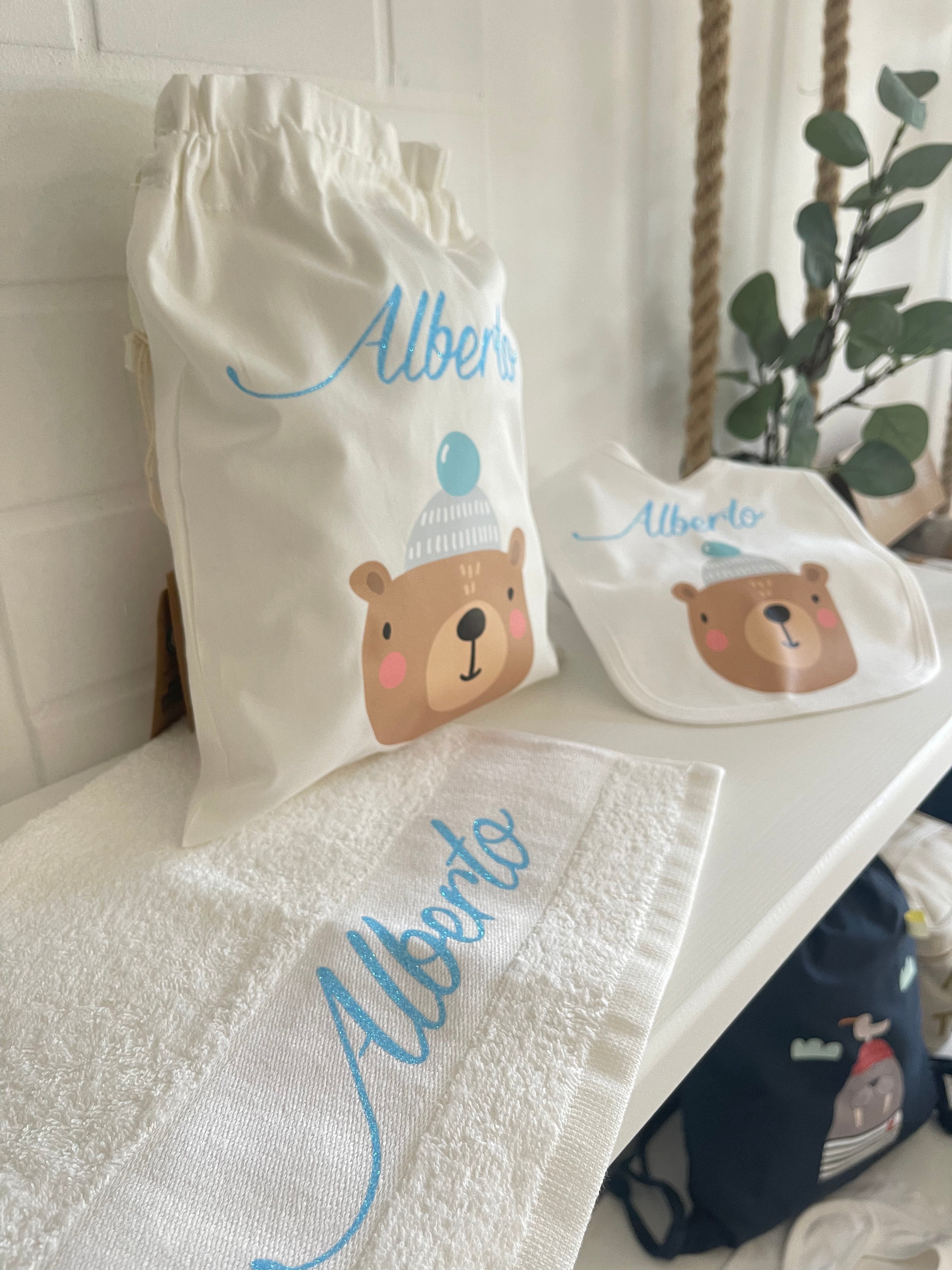 Set nascita/asilo personalizzabile bavetta, sacchetto e asciugamani – Be Brave  Boutique